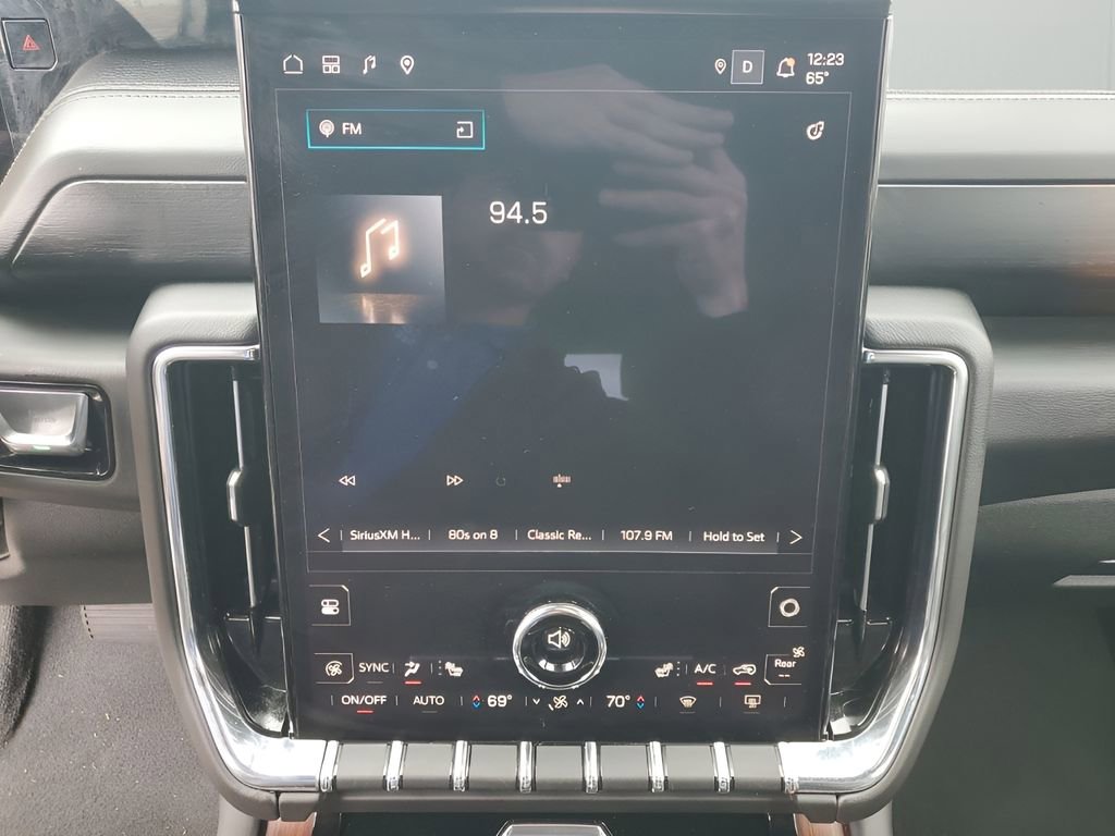 Used 2025 GMC Yukon Denali image 39