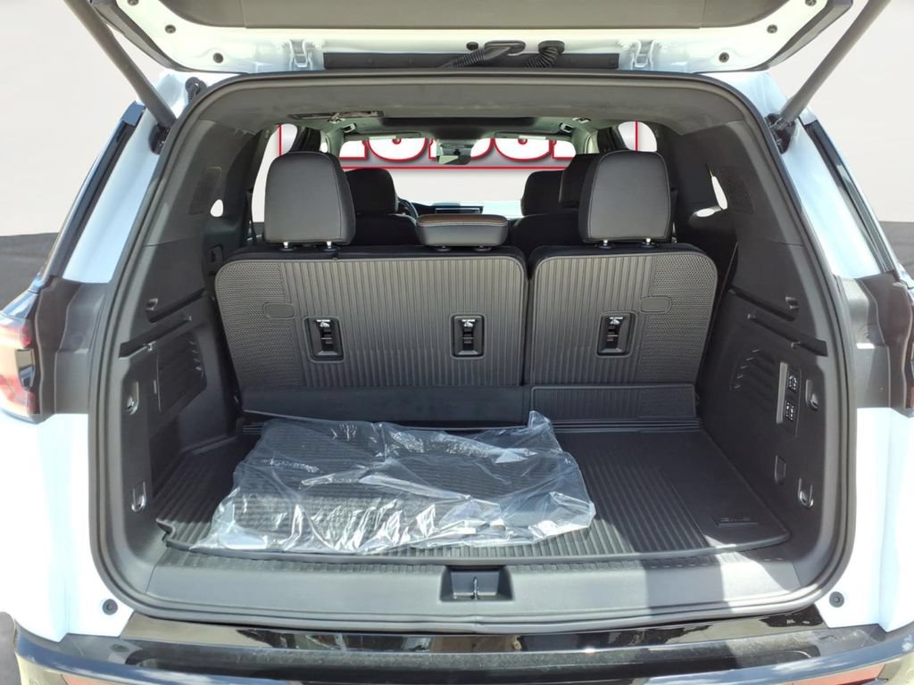New 2026 GMC Acadia Denali Ultimate w/ LPO, Floor Liner Package FWD image 23