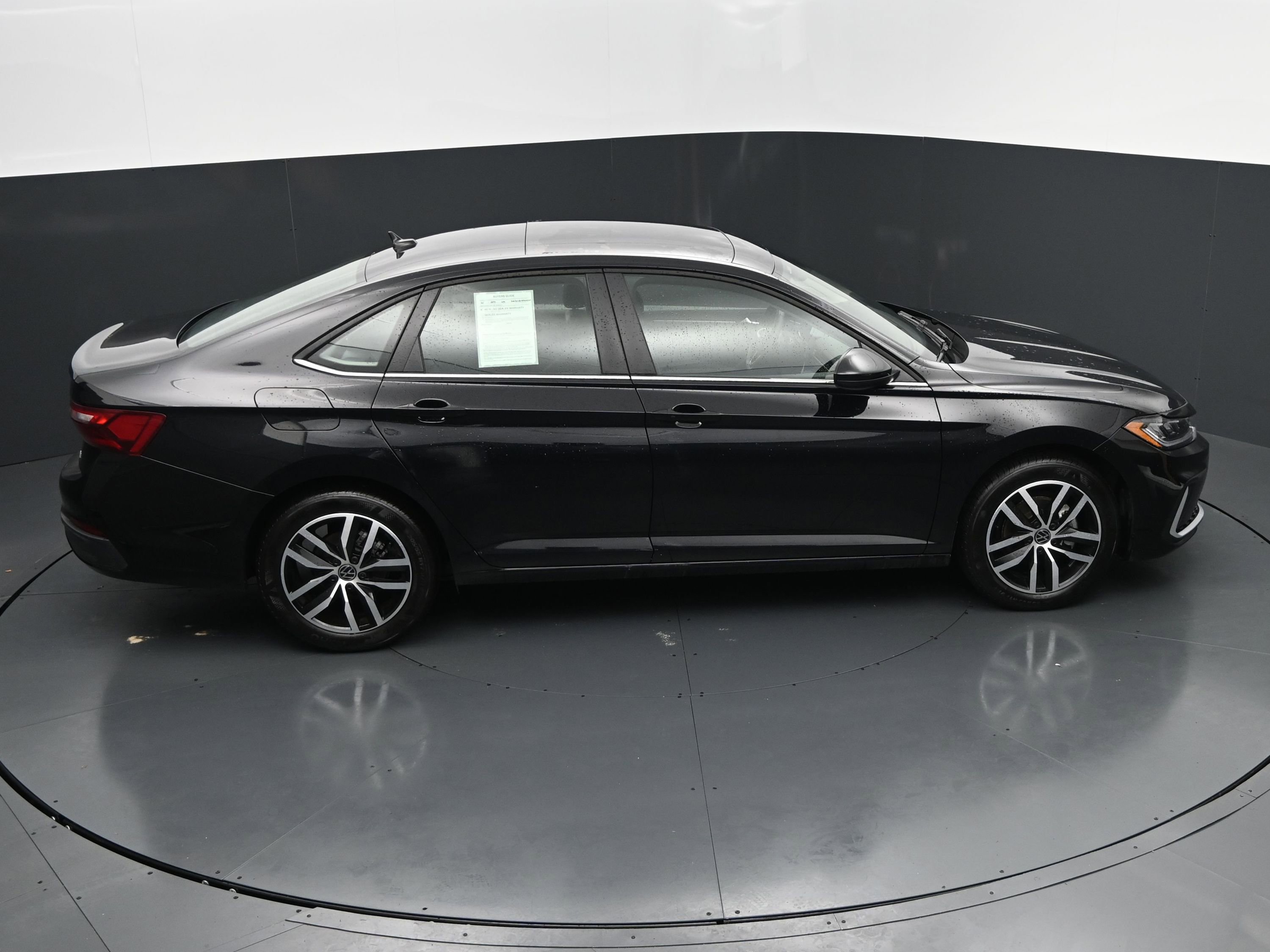 Used 2026 Volkswagen Jetta SE FWD image 31