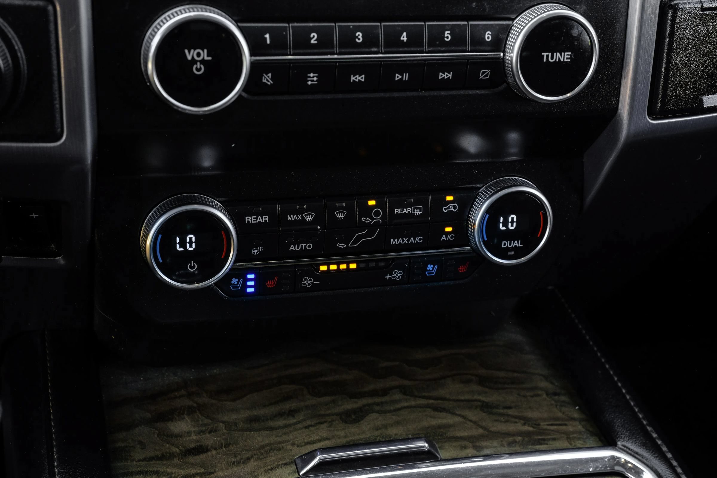 Used 2019 Ford Expedition Max Platinum RWD image 30