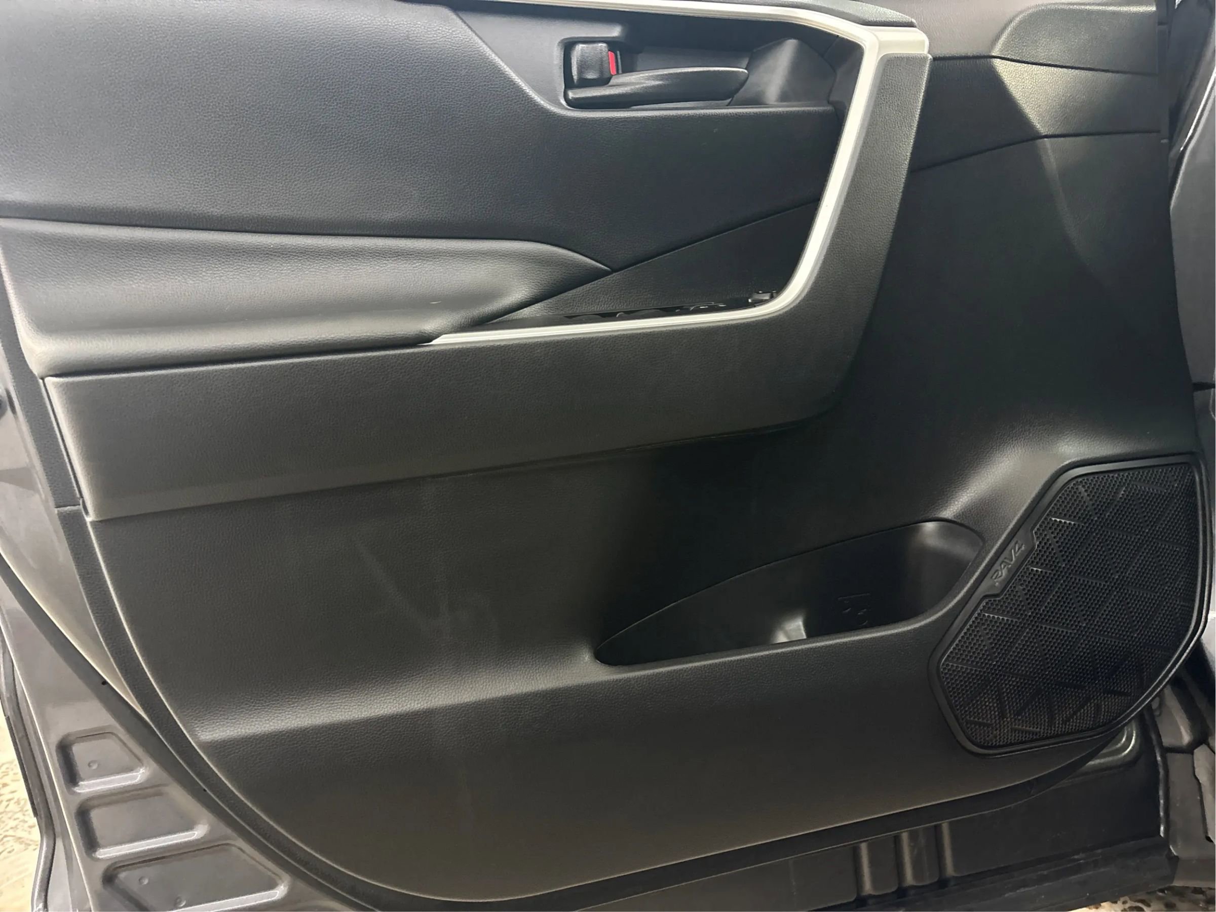 Used 2021 Toyota RAV4 LE image 26