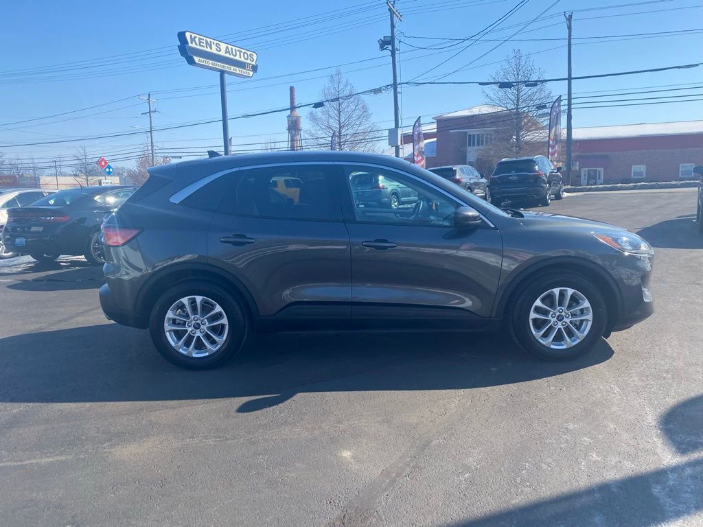 Used 2020 Ford Escape SE image 4