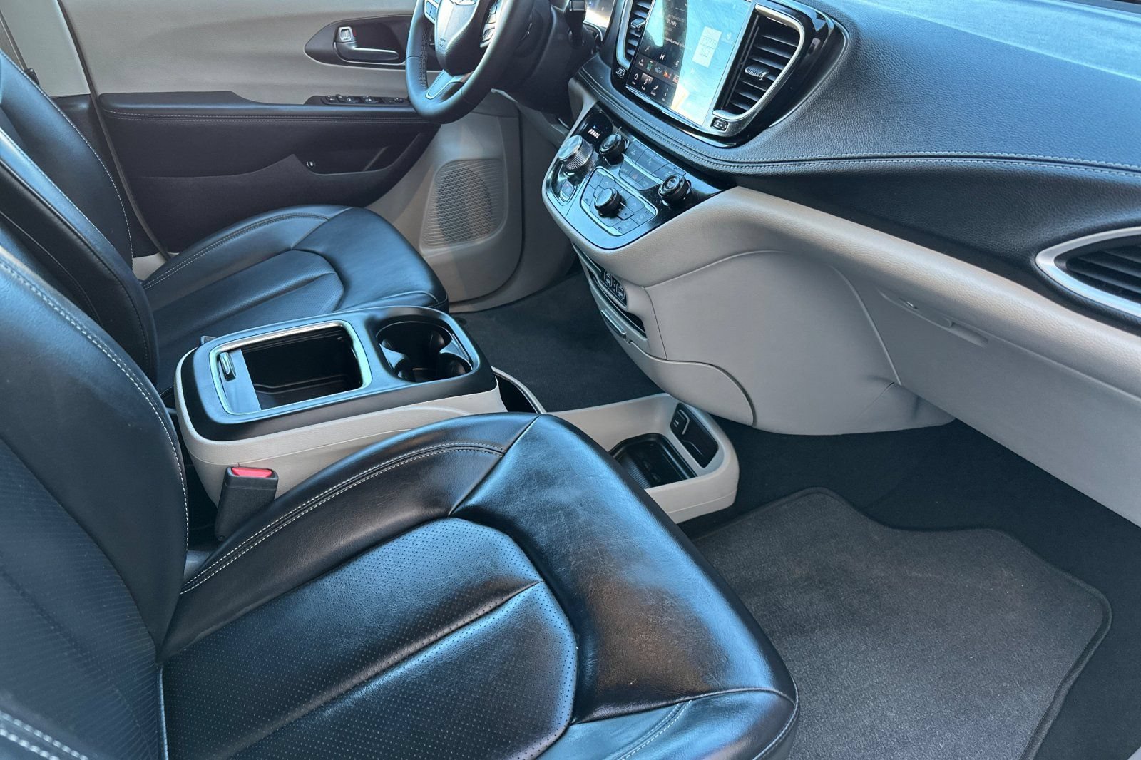 Used 2024 Chrysler Pacifica Limited FWD image 20