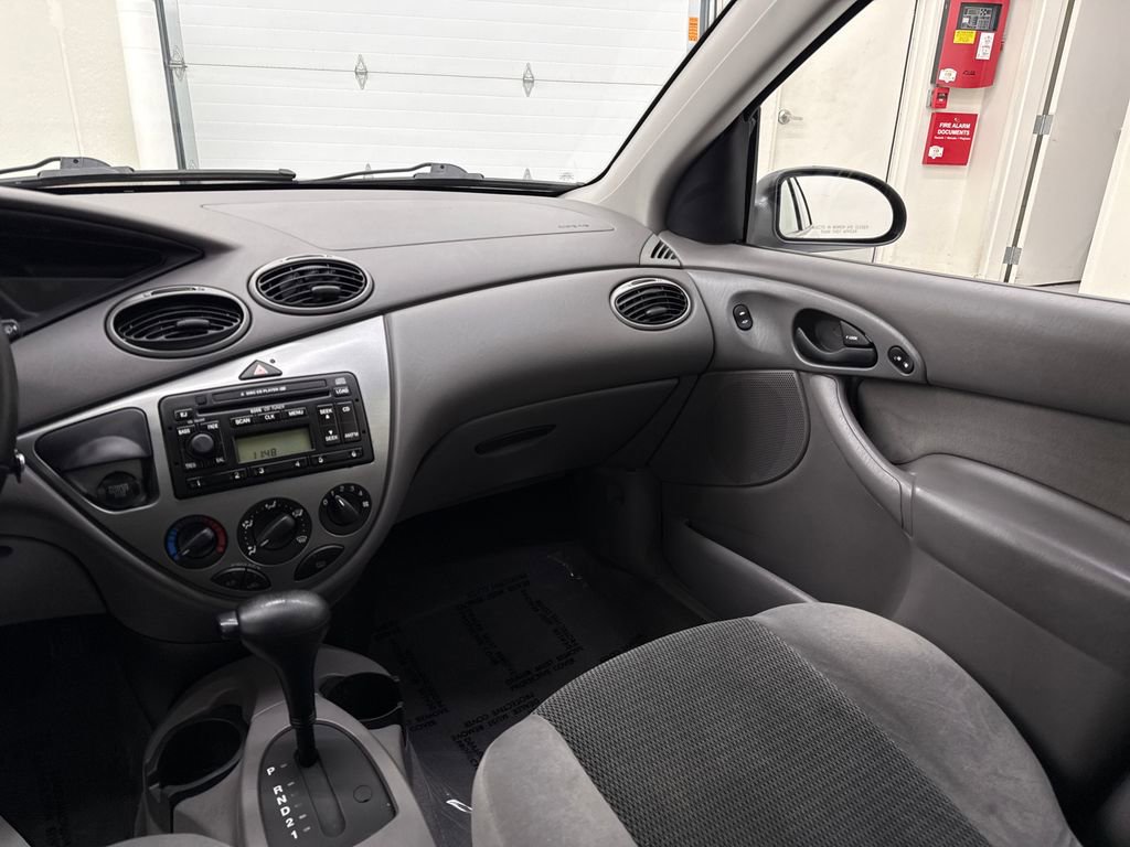 Used 2002 Ford Focus ZX5 Hatchback FWD image 15