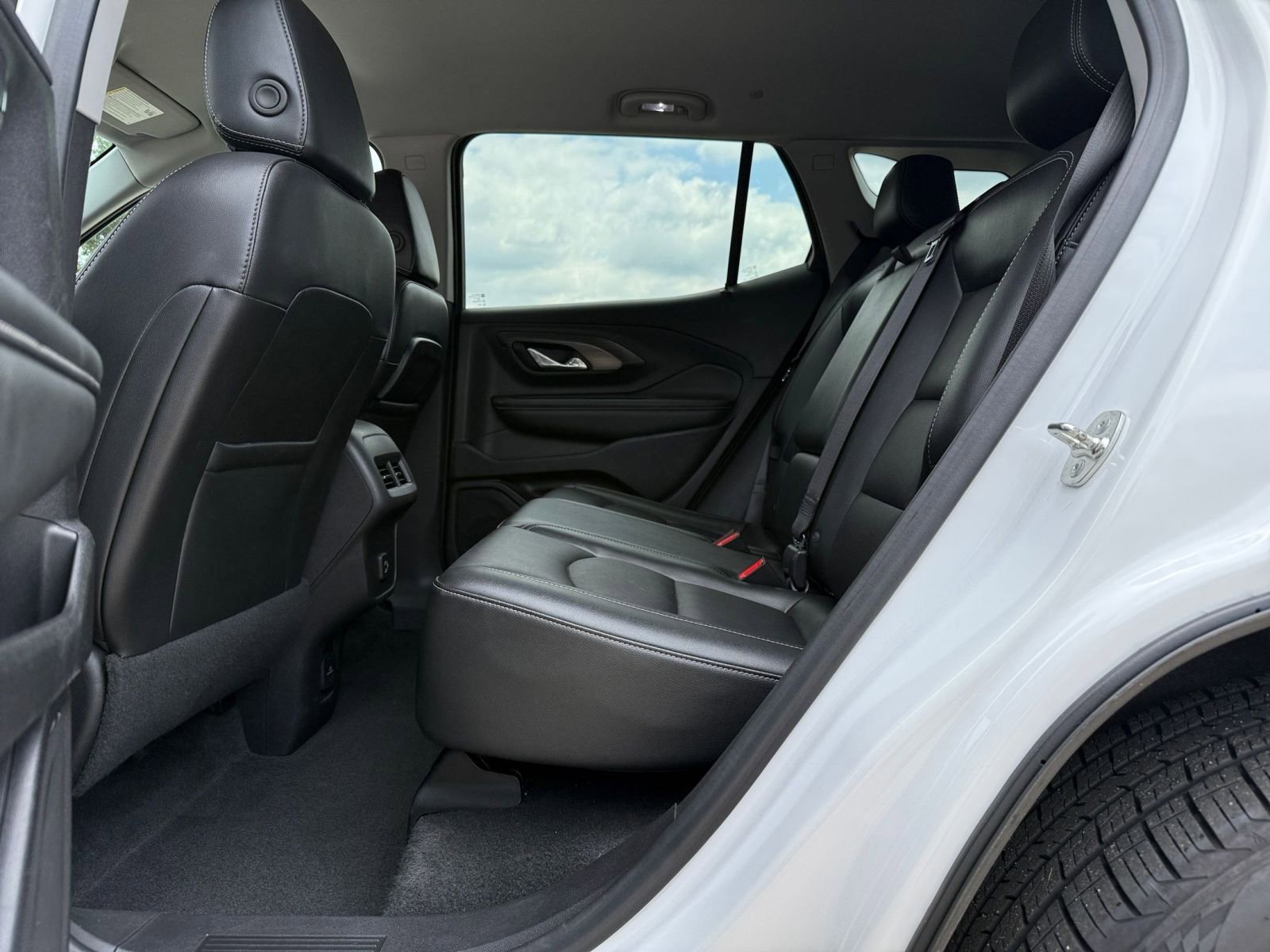 Used 2024 GMC Terrain SLT AWD/4WD image 28