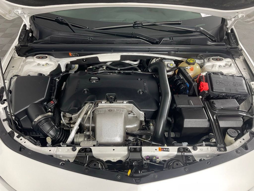 Used 2018 Chevrolet Malibu Premier w/ Premier Sun and Wheel Package FWD image 9