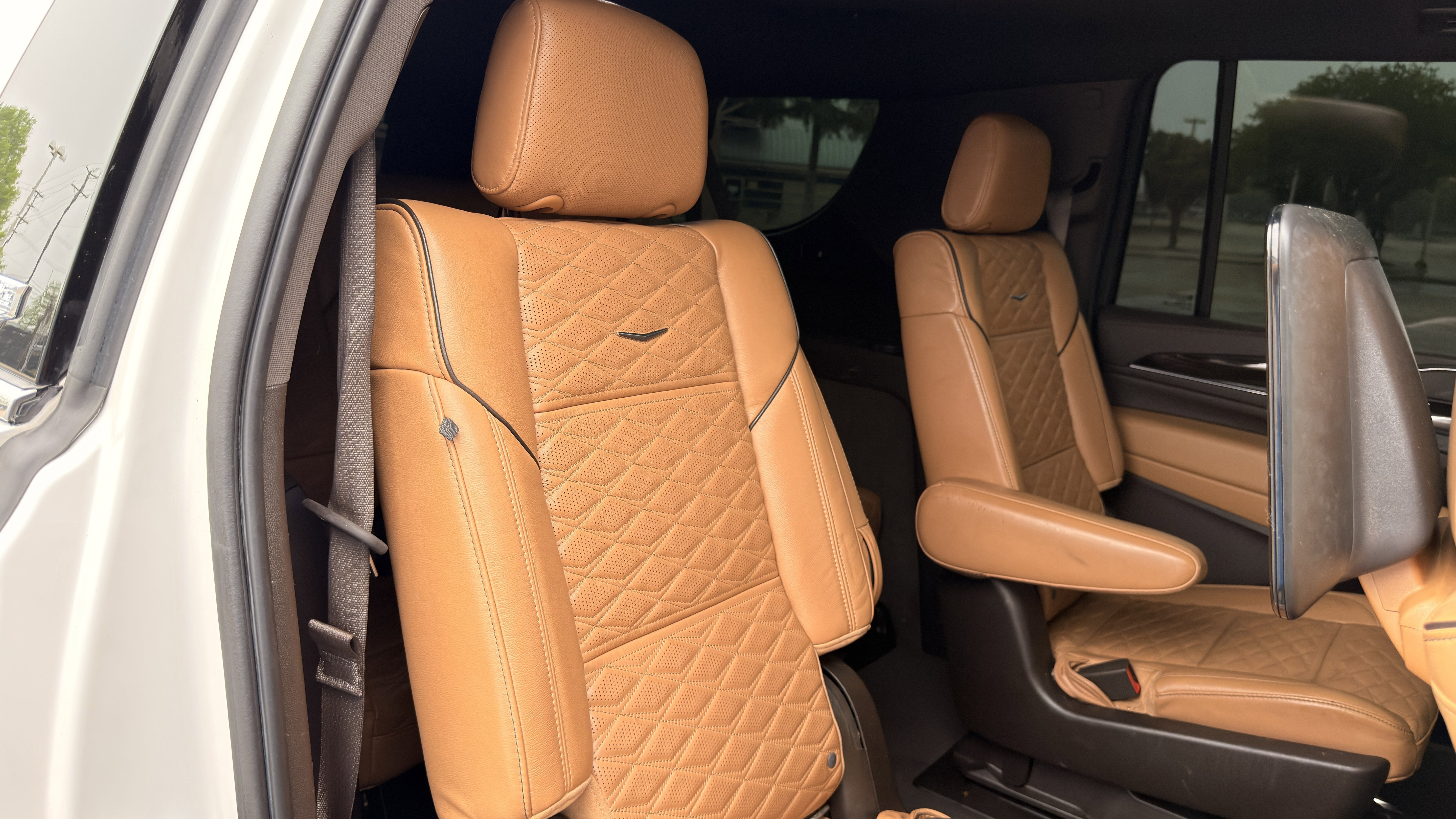 Used 2021 Cadillac Escalade ESV Premium Luxury image 44