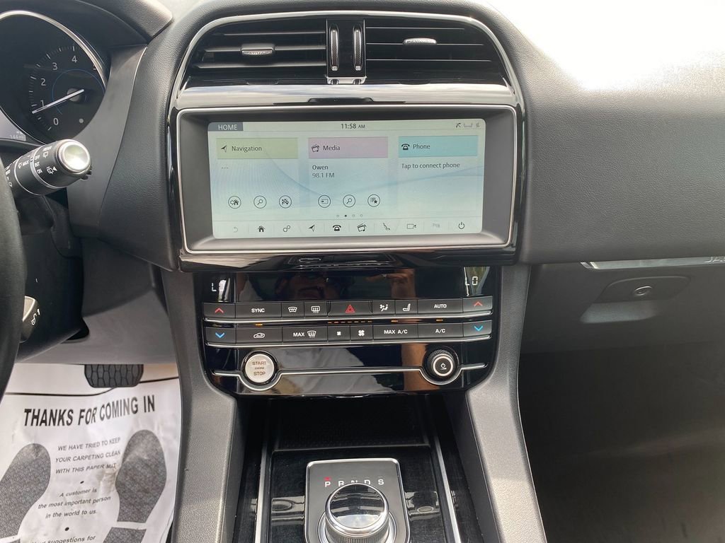 Used 2020 Jaguar F-PACE Premium image 20