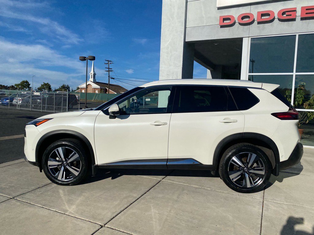 Used 2023 Nissan Rogue Platinum w/ Platinum Premium Package image 3