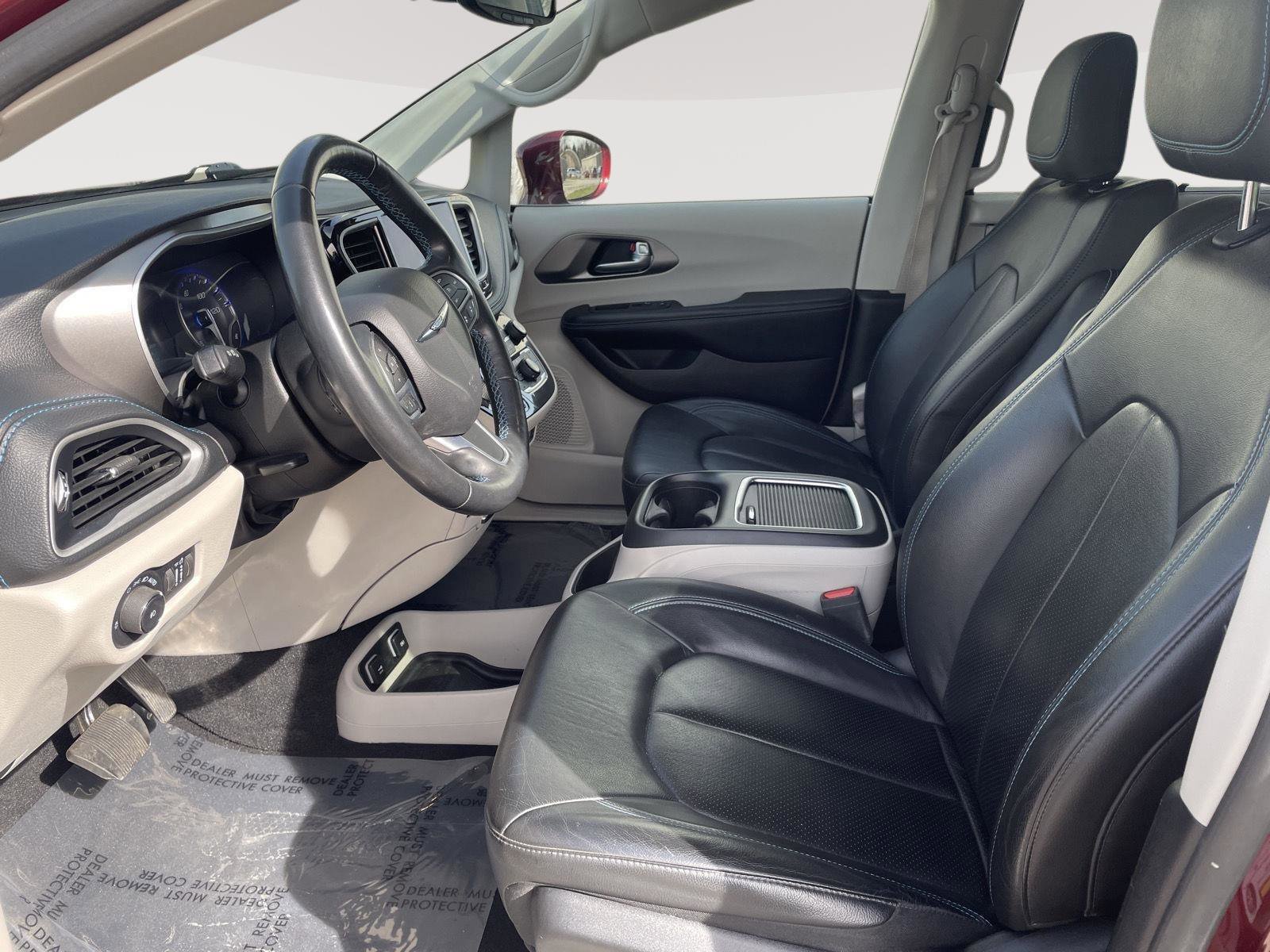 Used 2021 Chrysler Pacifica Touring-L w/ Premium & Safety Sphere Group AWD/4WD image 17