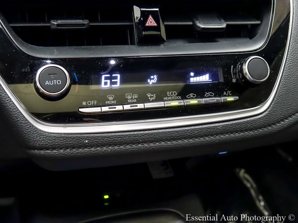 Used 2025 Toyota Corolla SE w/ SE Premium Package FWD image 19