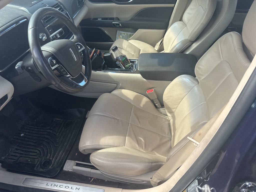 Used 2017 Lincoln Continental Select AWD/4WD image 2