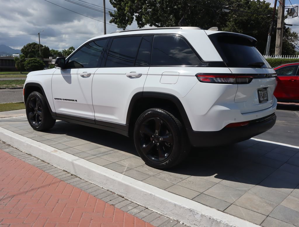 Used 2024 Jeep Grand Cherokee Altitude RWD image 7