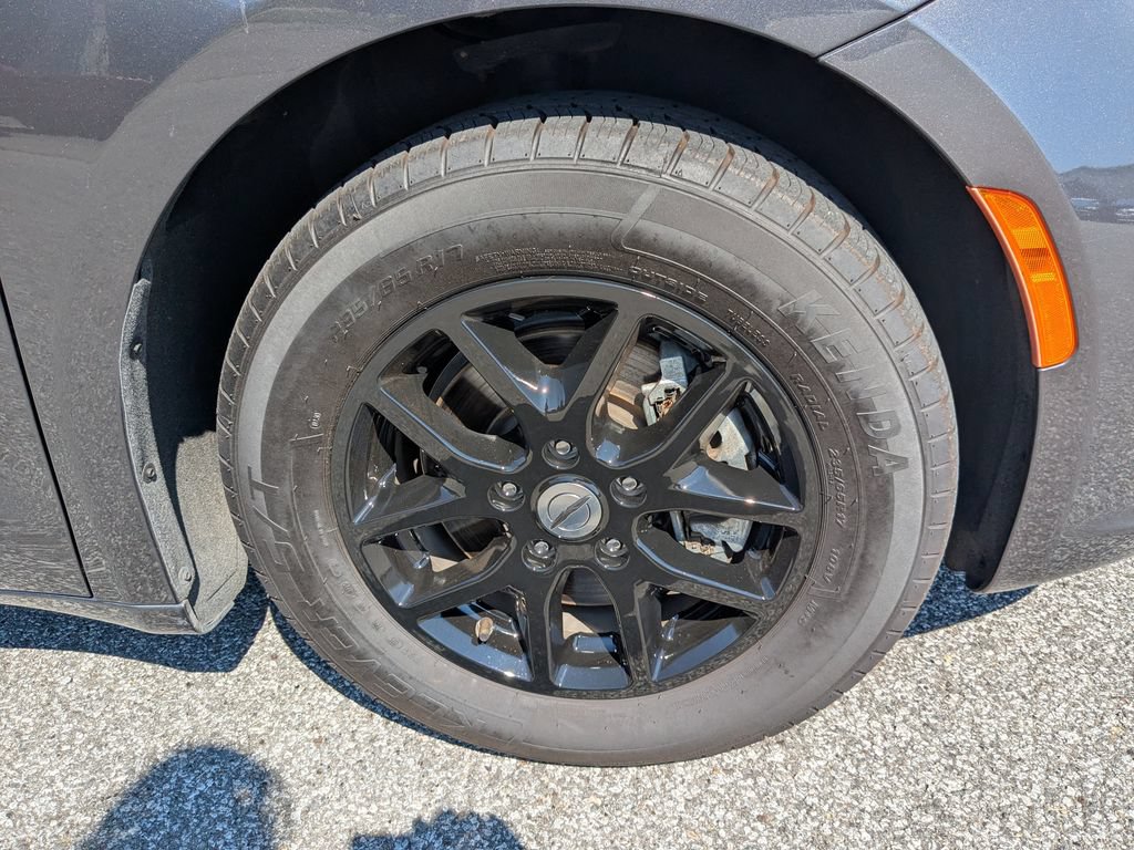 Used 2024 Chrysler Pacifica Touring-L FWD image 16