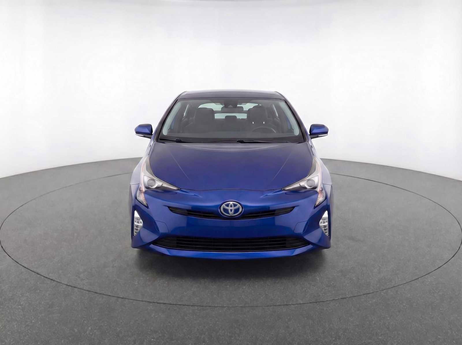 Used 2018 Toyota Prius Three Touring w/ Appearance Package FWD image 2