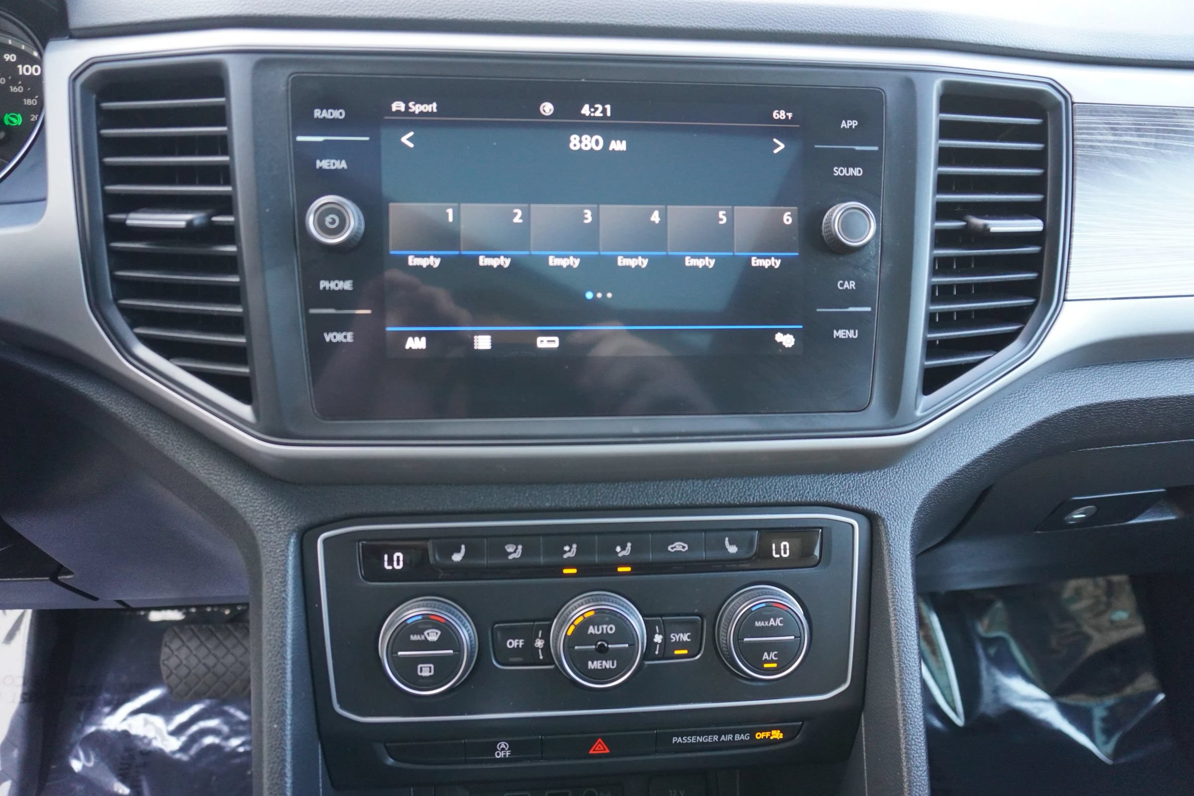 Used 2020 Volkswagen Atlas Cross Sport SE w/ Panoramic Sunroof Package AWD/4WD image 15