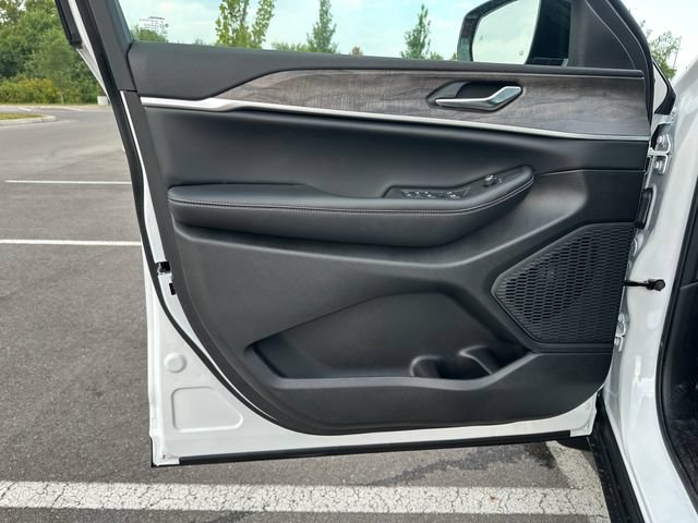 New 2027 Jeep Grand Cherokee Altitude AWD/4WD image 13