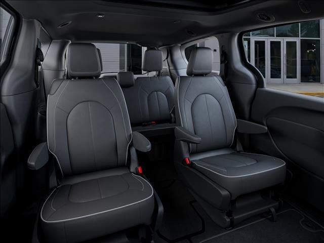 New 2027 Chrysler Pacifica Select FWD image 15