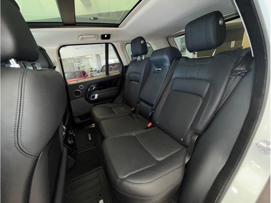 Used 2019 Land Rover Range Rover HSE image 32