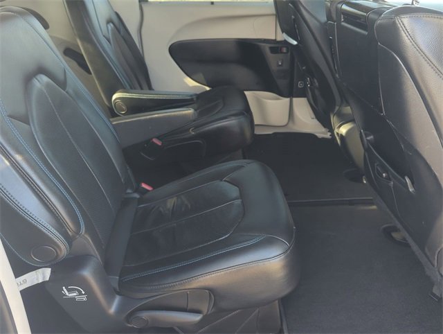 Used 2021 Chrysler Pacifica Touring-L w/ Uconnect Theater Family Group image 24
