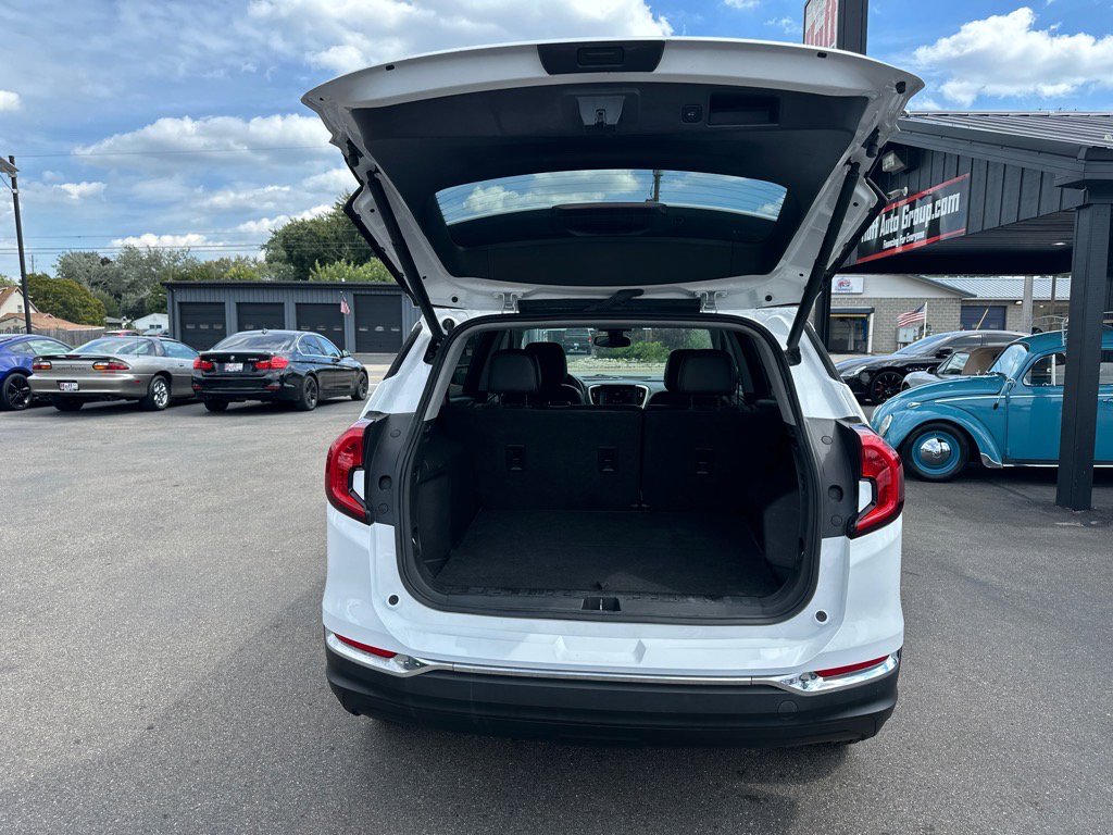 Used 2022 GMC Terrain SLT image 11