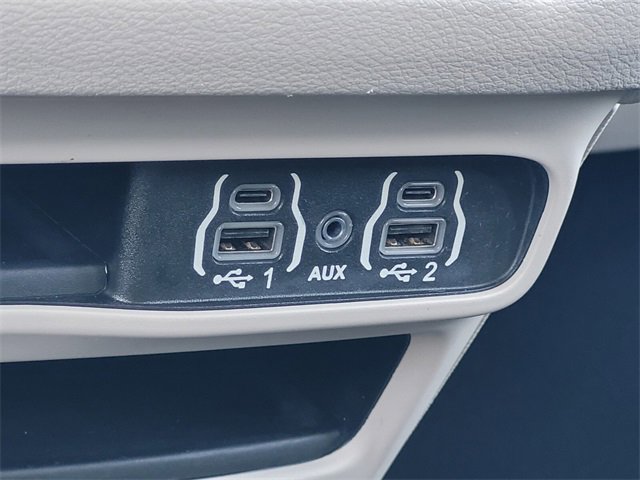 Used 2023 Chrysler Voyager LX image 25