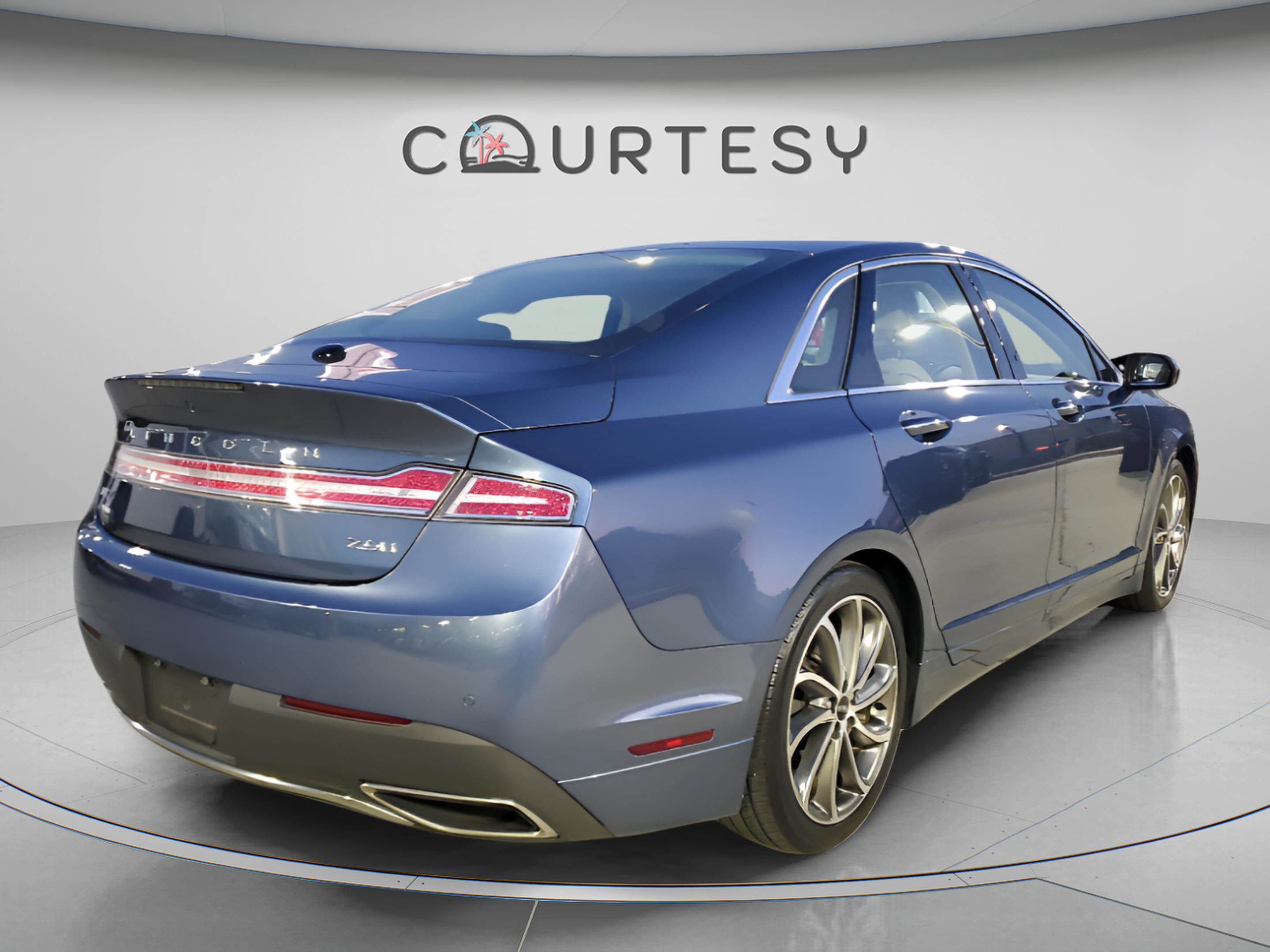 Used 2019 Lincoln MKZ Reserve w/ Reserve Plus Package FWD image 3