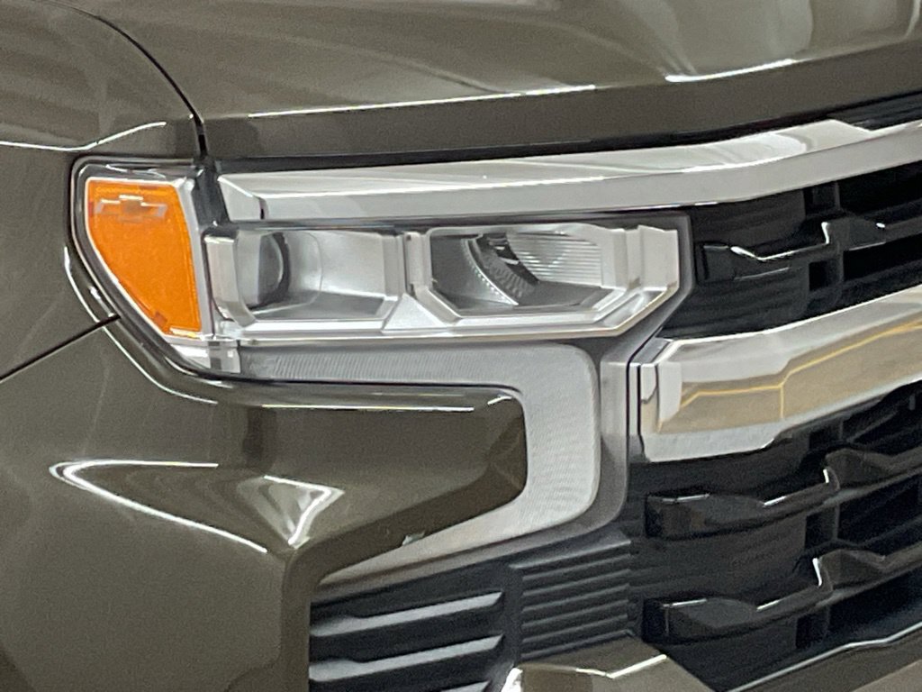 Used 2023 Chevrolet Silverado 1500 LT AWD/4WD image 30