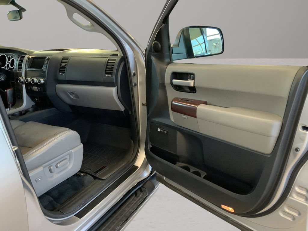 Used 2013 Toyota Sequoia Platinum AWD/4WD image 37