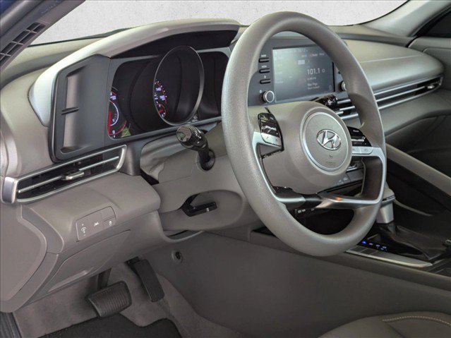Used 2023 Hyundai Elantra SEL FWD image 2