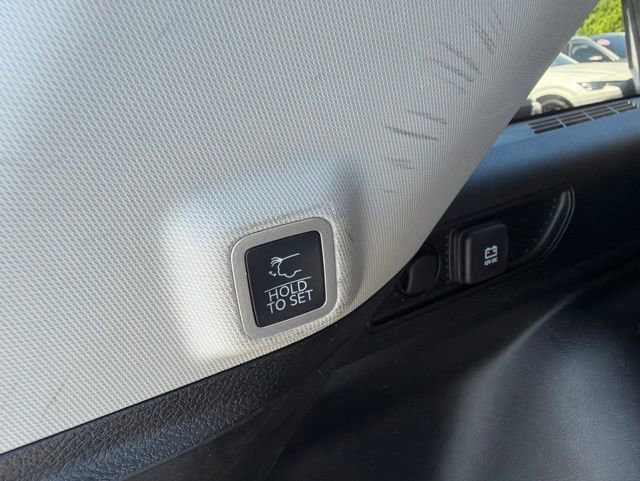 Used 2023 Jeep Grand Cherokee Limited AWD/4WD image 32