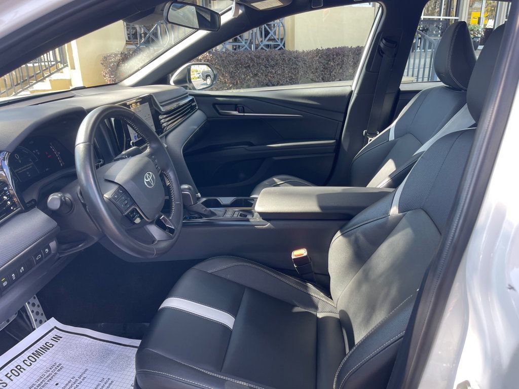 Used 2025 Toyota Camry SE image 10