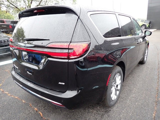 New 2026 Chrysler Pacifica Select image 7