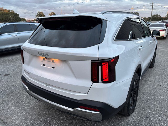 Used 2024 Kia Sorento S image 9
