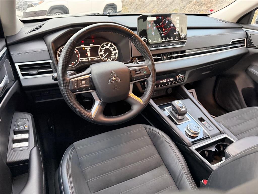 Used 2023 Mitsubishi Outlander SE image 5
