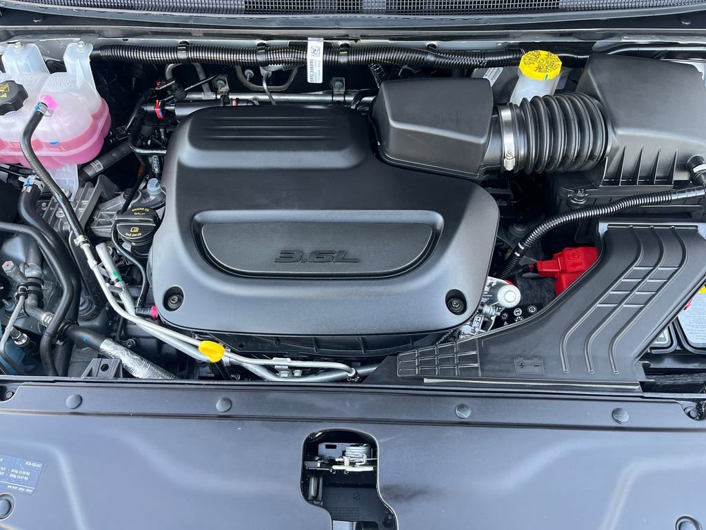 Used 2026 Chrysler Pacifica Select image 22