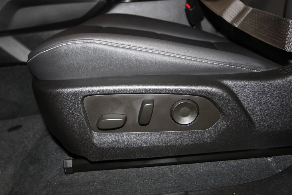 Used 2023 GMC Canyon Elevation w/ Elevation Premium Package RWD image 7