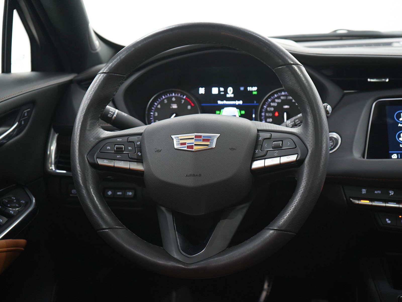 Used 2022 Cadillac XT4 Sport w/ LPO, Onyx Lite Package AWD/4WD image 17