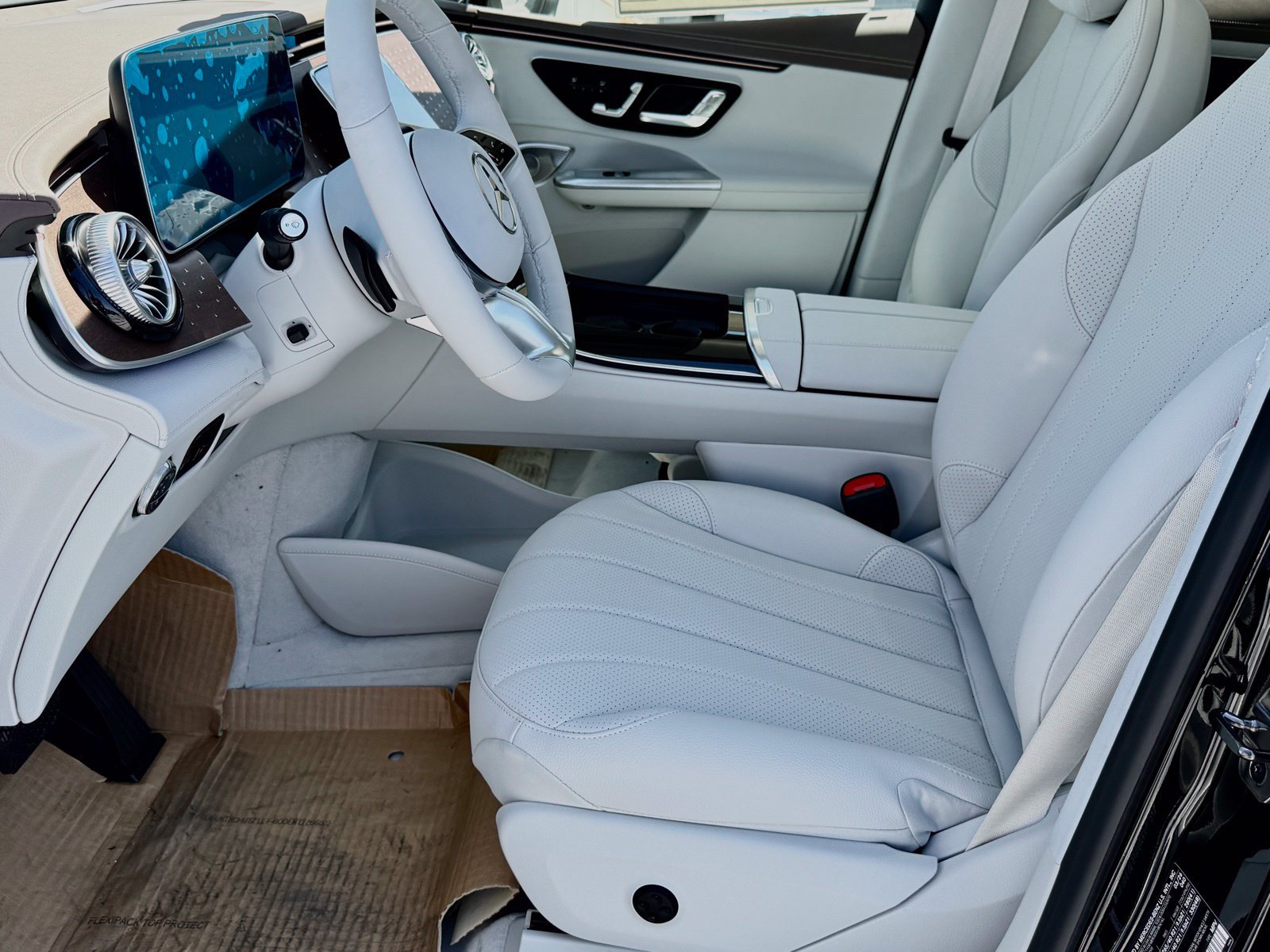 New 2026 Mercedes-Benz EQE 320 4MATIC SUV image 16
