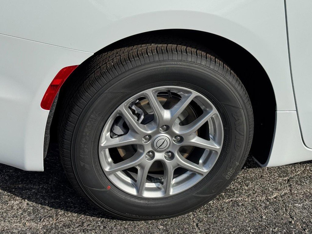 New 2026 Chrysler Voyager LX image 4