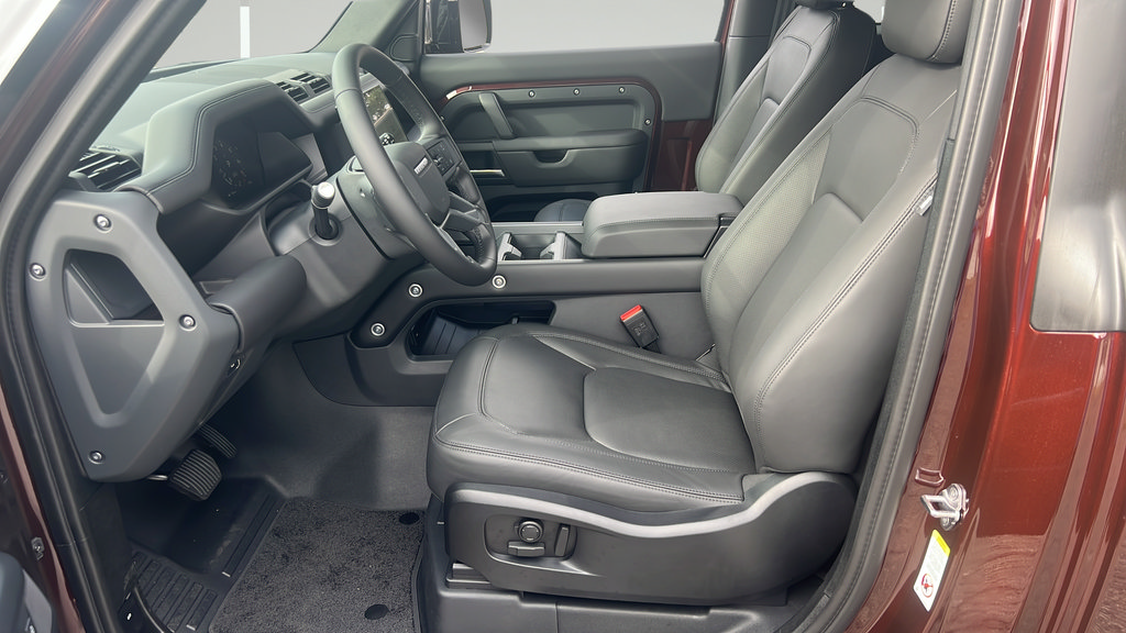 New 2026 Land Rover Defender 90 X-Dynamic SE AWD/4WD image 5