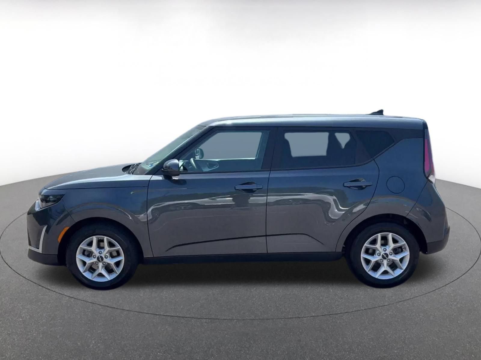 Used 2025 Kia Soul LX w/ LX Technology Package FWD image 9