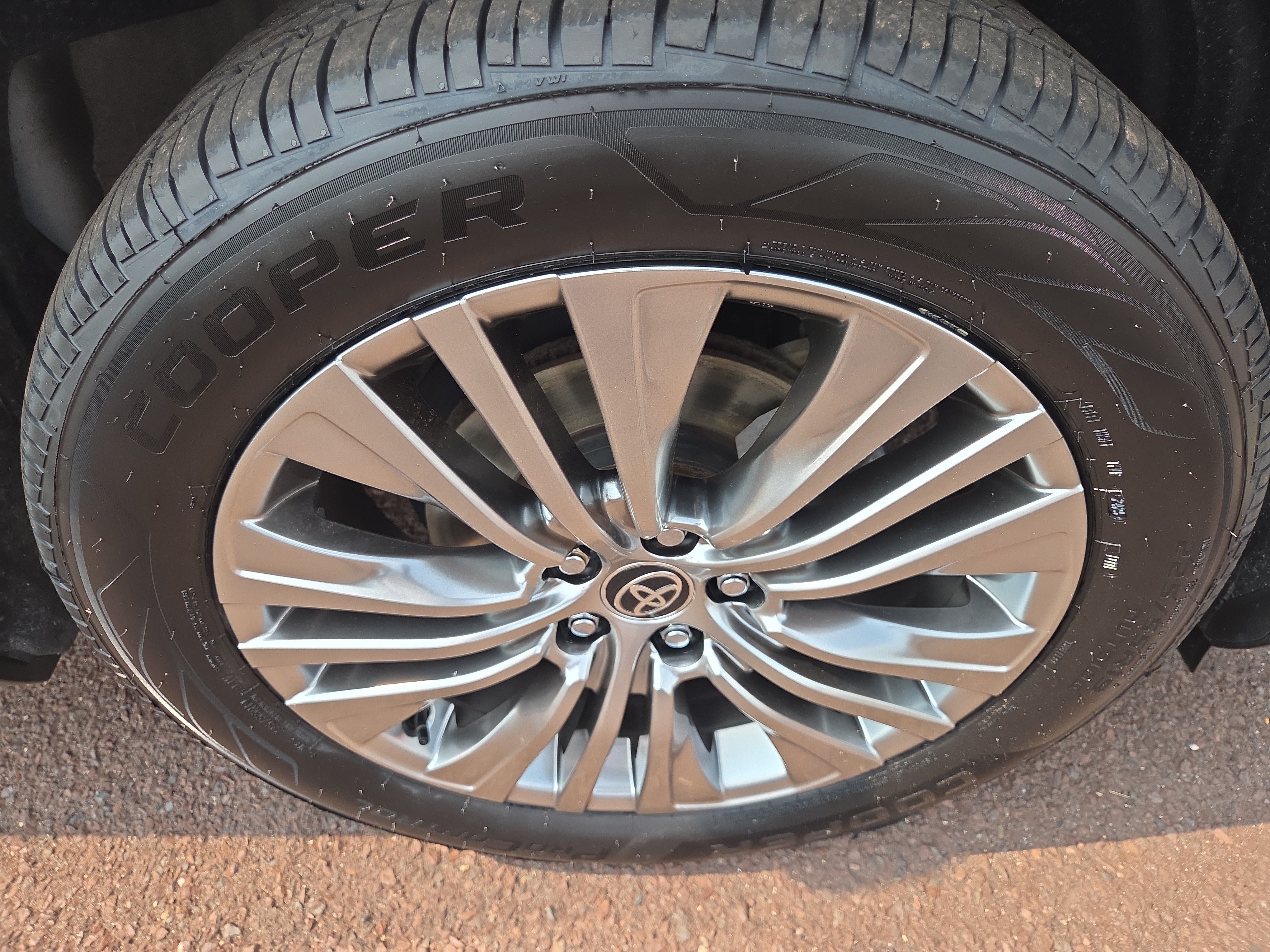 Certified 2022 Toyota Venza XLE AWD/4WD image 9