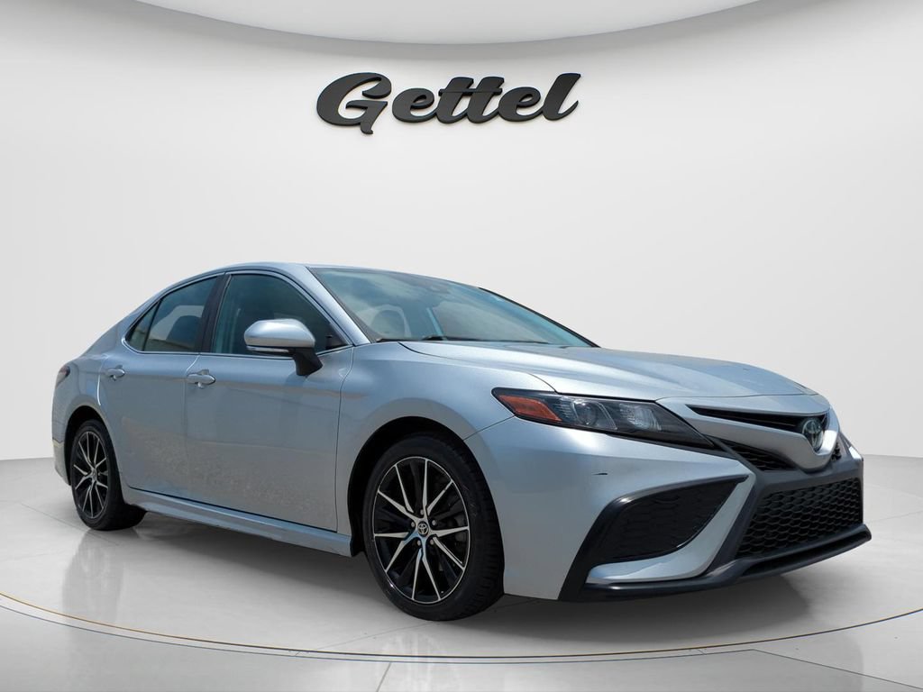 Used 2022 Toyota Camry SE w/ Audio Upgrade Package FWD image 3