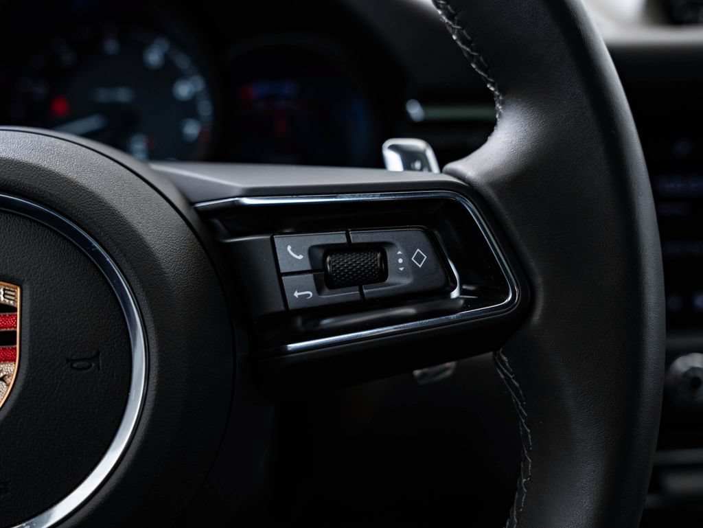 Certified 2025 Porsche Macan AWD/4WD image 29