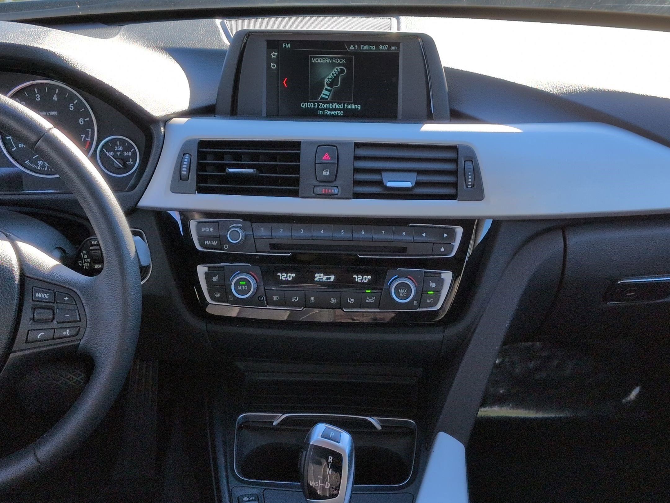 Used 2018 BMW 320i Sedan image 28