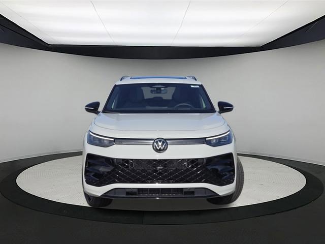 New 2026 Volkswagen Tiguan SE R-Line image 2