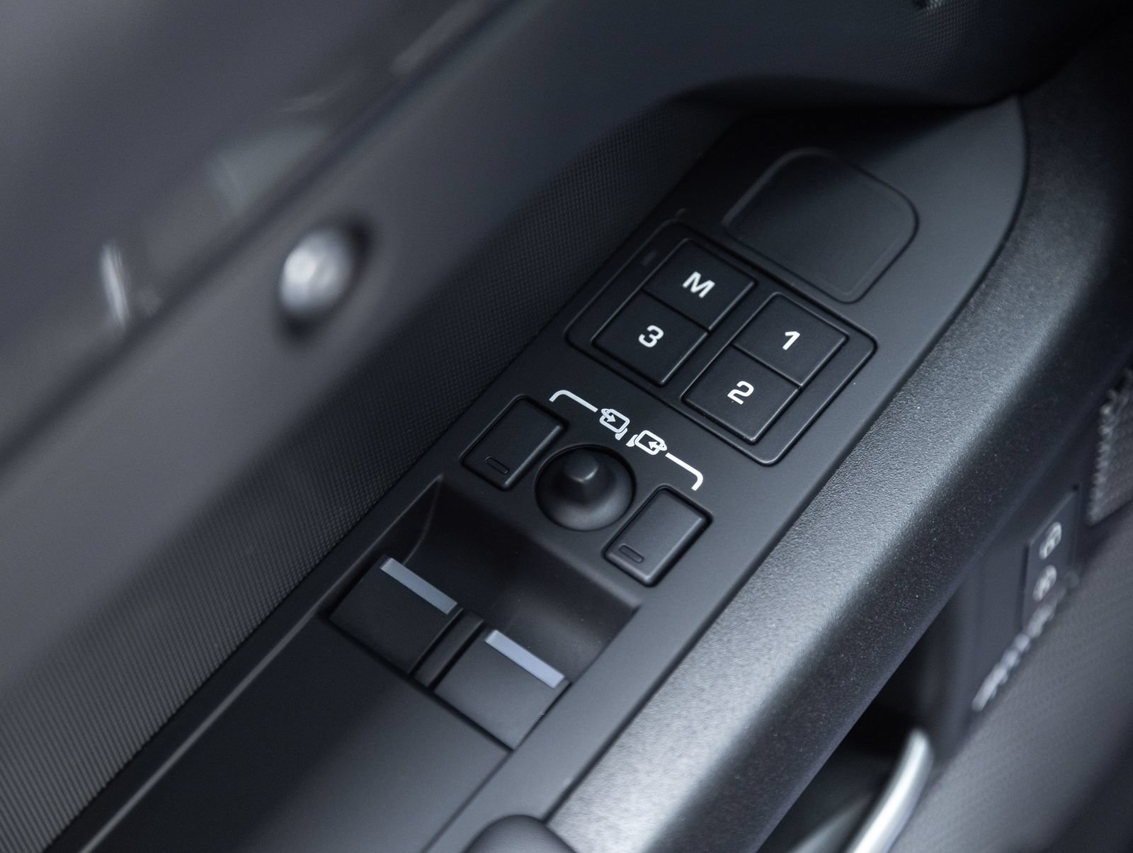 Used 2024 Land Rover Defender 90 Carpathian Edition AWD/4WD image 17