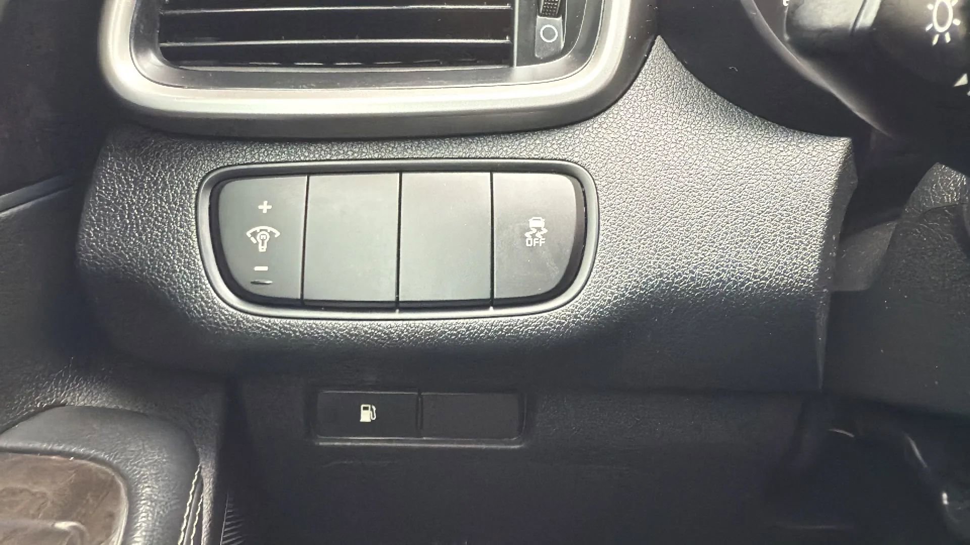 Used 2017 Kia Sorento LX image 15