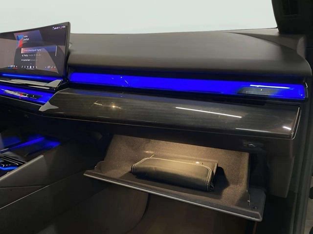 Used 2025 BMW i5 eDrive40i image 75